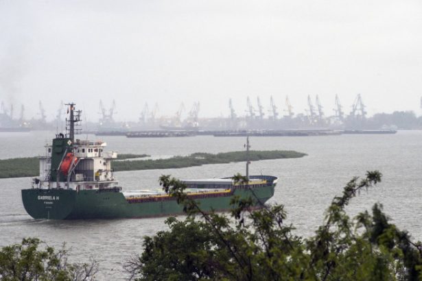 accident naval pe dunare noua persoane au scapat cu viata dupa ce au fost rasturnate din barca 683328eaba34e