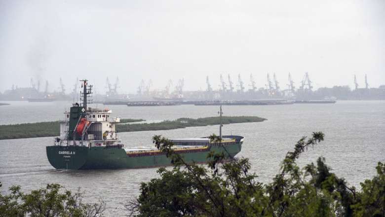 accident naval pe dunare noua persoane au scapat cu viata dupa ce au fost rasturnate din barca 683328eaba34e