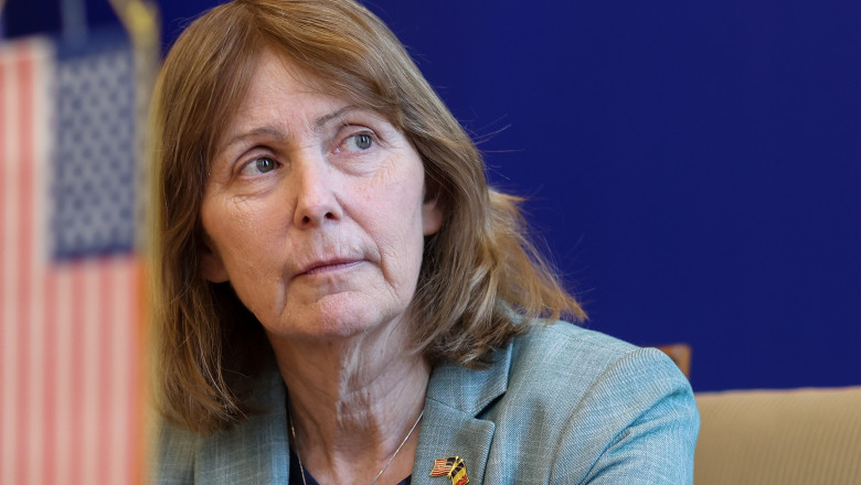 ambasadoarea sua la bucuresti kathleen kavalec se retrage michael dickerson va ocupa functia de charge daffaires ad interim 682c26c546308