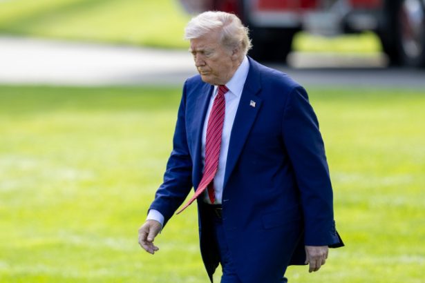 analistii il contrazic pe donald trump amenintarile presedintelui nu vor aduce productia de iphone in sua 6831a17dc9c74