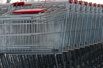 aproape 6 din 10 romani se tem ca nu vor tine pasul cu scumpirile conform unui studiu sociologic 6828187c370c1