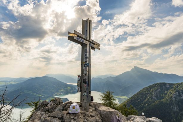 calcar din albesti la monumentul simbolic crucea europei amplasat pe varful alberfeldkogel din austria 682747e82cd08