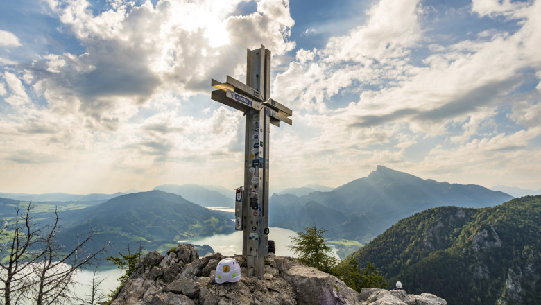 calcar din albesti la monumentul simbolic crucea europei amplasat pe varful alberfeldkogel din austria 682747e82cd08