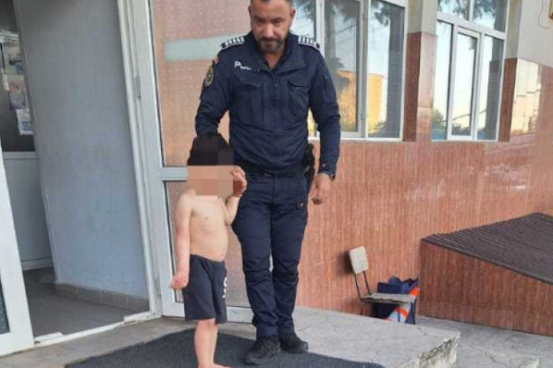 copil de 4 ani gasit dezbracat pe strada de politisti dupa ce a cazut de la etajul 1 era dezorientat si nu stia sa ajunga acasa 683a0b7cf3a3f