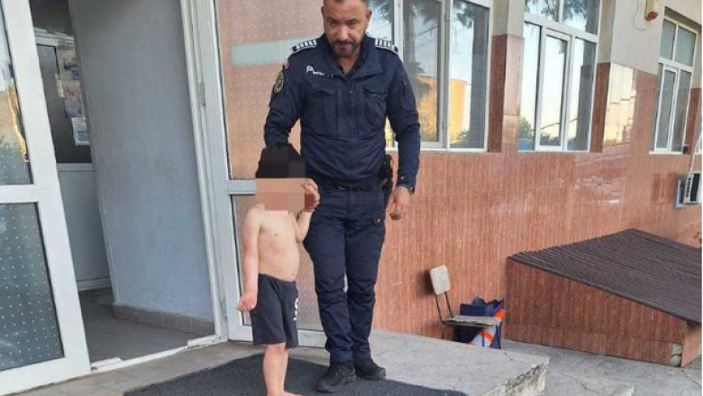 copil de 4 ani gasit dezbracat pe strada de politisti dupa ce a cazut de la etajul 1 era dezorientat si nu stia sa ajunga acasa 683a0b7cf3a3f