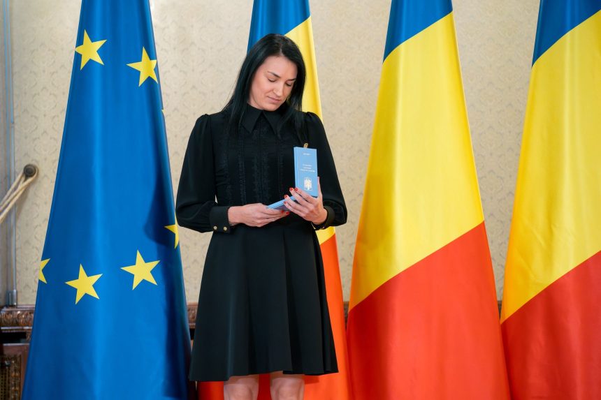 cristina neagu a fost decorata cu ordinul national serviciul credincios in grad de cavaler 68270cee421fb