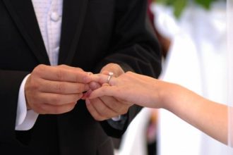 dar de nunta pentru mirii slatineni de la primarie 683164ad4c371