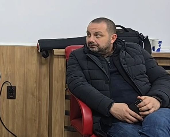 de mezzo a infiintat o firma de constructii pe banii primariei slatina si i o da prietenului alin suciu 6835af29ae10e