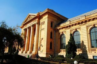 doi reputati neurochirurgi bucuresteni profesori universitari la umf carol davila plasati sub control judiciar de dna 6826fe13605d6