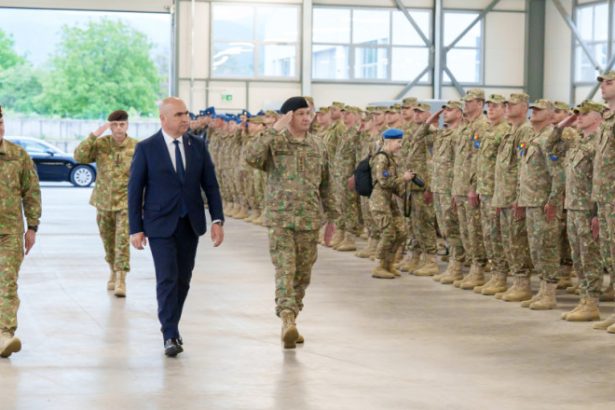 foto ilie bolojan in vizita la misiunea ue in bosnia si hertegovina el a vorbit despre rolul militarilor romani in sprijinirea securitatii 68284d48af720