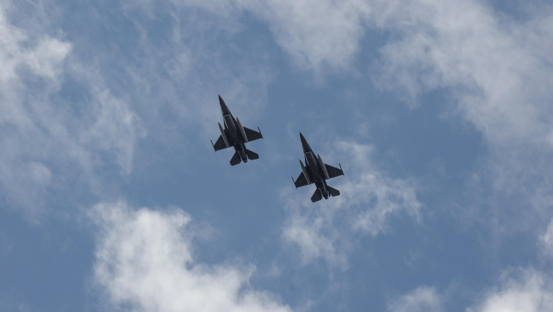 inca doua aeronave f 16 cumparate din norvegia au aterizat astazi in romania 682f3469ea62c