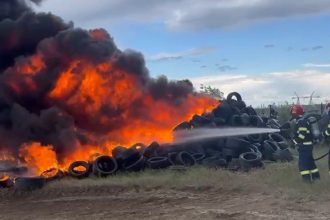incendiu puternic in galati 500 de anvelope cuprinse de flacari a fost emis mesaj ro alert din cauza fumului dens 682a039081ee2
