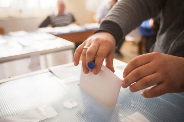 intr o sectie din alba iulia au fost inversate voturile lui nicusor dan si george simion anunta primarul 682e24847ddca