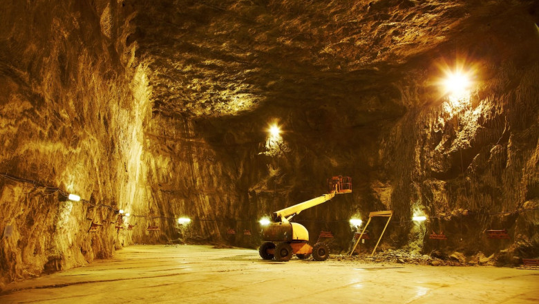 inundatii in apropierea salinei praid pompierii au intervenit de urgenta pentru ca apele sa nu patrunda in mina de sare 683328ee7dd9b