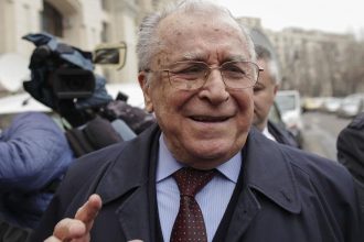 ion iliescu i a scris lui nicusor dan victoria dvs exprima o aspiratie profunda a cetatenilor pentru o conducere onesta 682b3435d1046