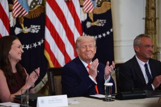 kennedy jr criticat de experti dupa raportul maha despre bolile cronice ale americanilor cere mai mult unt si untura 68309fafccacb