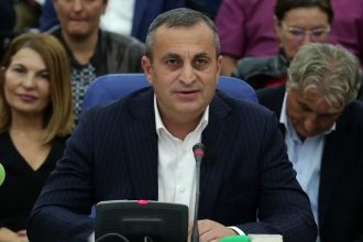 marius oprescu parerile sunt impartite dar opinia mea este ca ar fi bine sa ramanem in opozitie 6838302e0435d