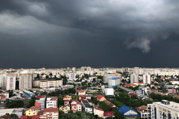 news alert cod portocaliu de furtuna in bucuresti pana la 2015 a fost emis mesaj ro alert furtuna a doborat deja un copac si a inundat strazi 6839e1395d458