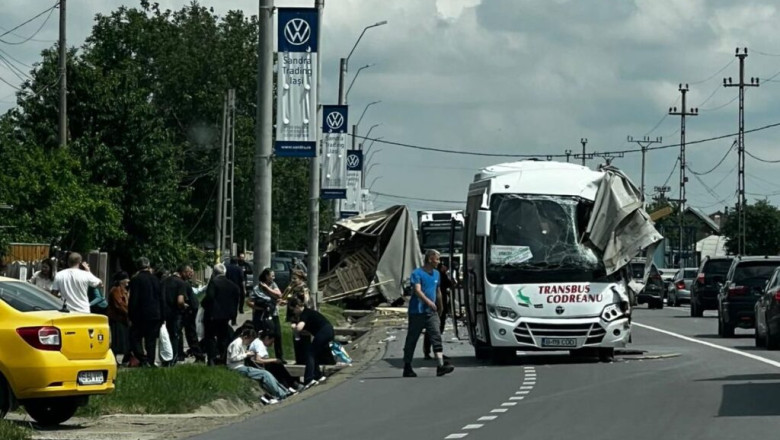 news alert plan rosu de interventie activat in judetul iasi un autocamion si un autocar cu 20 de pasageri implicate intr un accident la letcani 68305e107962a