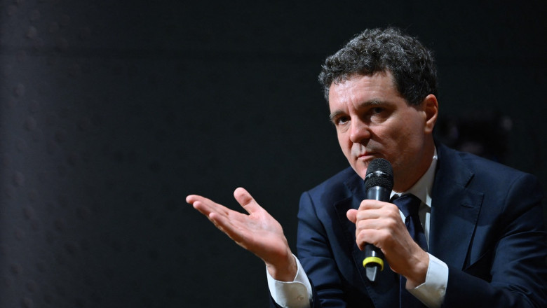 nicusor dan in fata studentilor in multe locuri statul este de la neglijent pana la capturat e nevoie de presiunea societatii 68318a1d08f81