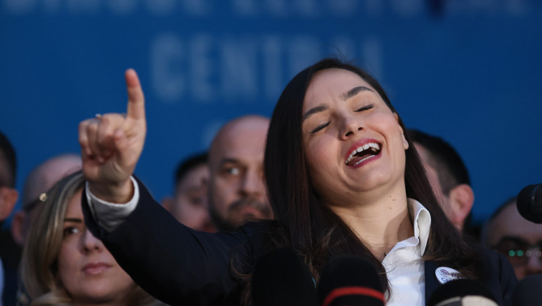 nou derapaj al sefei pot anamaria gavrila ii cere lui nicusor dan sa faca un control medical are privirea ratacita 68273c2fe5afb