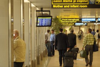 o femeie a incercat sa scoata trei minori din tara cu acte false politia a deschis un dosar penal 6828696b72436