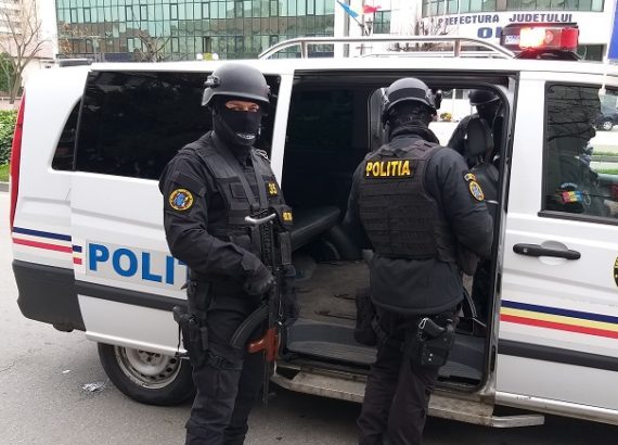 perchezitii in mai multe judete inclusiv in olt intr un dosar de inselaciune fals si uz de fals video 682f1ce41c09a