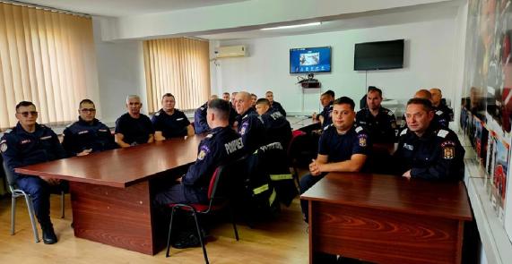 pompieri olteni la cursuri de conducere defensiva 682dc392723f0