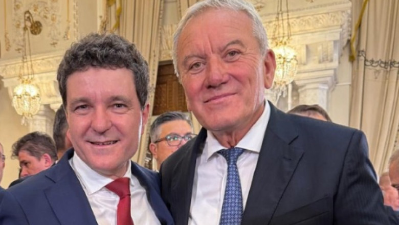 primarul constantin toma prezent la investirea lui nicusor dan romanii au ales un om foarte inteligent psd sa intre la guvernare 683490af72295
