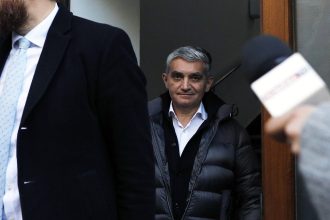 primarul orasului sinaia vlad oprea a fost ridicat de politisti de la locuinta sa si va fi dus in arest la campina 682e0875a3c68