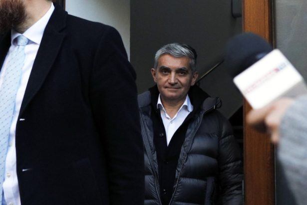 primarul orasului sinaia vlad oprea a fost ridicat de politisti de la locuinta sa si va fi dus in arest la campina 682e0875a3c68