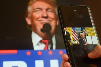 razboiul tarifelor lui trump ar putea duce la scumpirea smartphone urilor industria se confrunta cu o furtuna de incertitudine 68399ced6952e