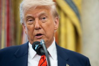 reteaua americana a posturilor de radio publice contesta in justitie decretul lui donald trump care suspenda finantarea ei 6835e817c9ab9