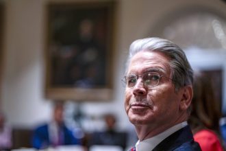 retrogradarea ratingului sua de catre moodys provoaca o unda de soc in randul investitorilor anuntul sefului trezoreriei sua 682add4f15c5c