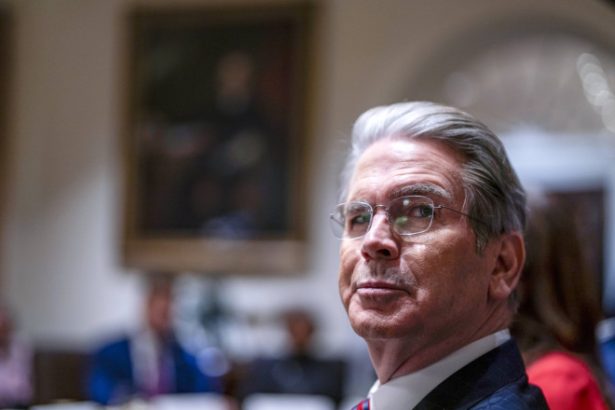 retrogradarea ratingului sua de catre moodys provoaca o unda de soc in randul investitorilor anuntul sefului trezoreriei sua 682add4f15c5c