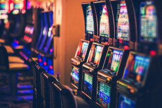 romani prinsi in anglia dupa ce au jefuit o sala de jocuri din brasov amenintand cu un cutit unul dintre ei a fost deja extradat 6831daf2a647e