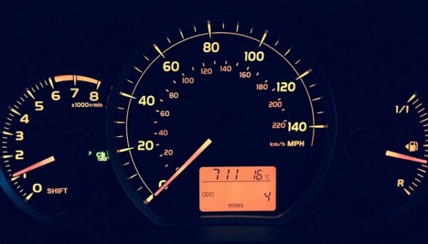 soferii din romania platesc cu aproape 15 in plus pe masinile care au kilometrajul dat inapoi 682fa98217da0