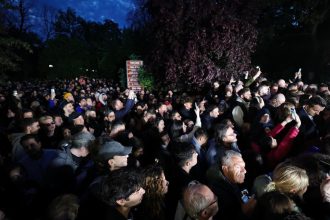 sute de oameni au iesit in centrul capitalei pentru a sarbatori victoria lui nicusor dan la alegerile prezidentiale 682a40801feff