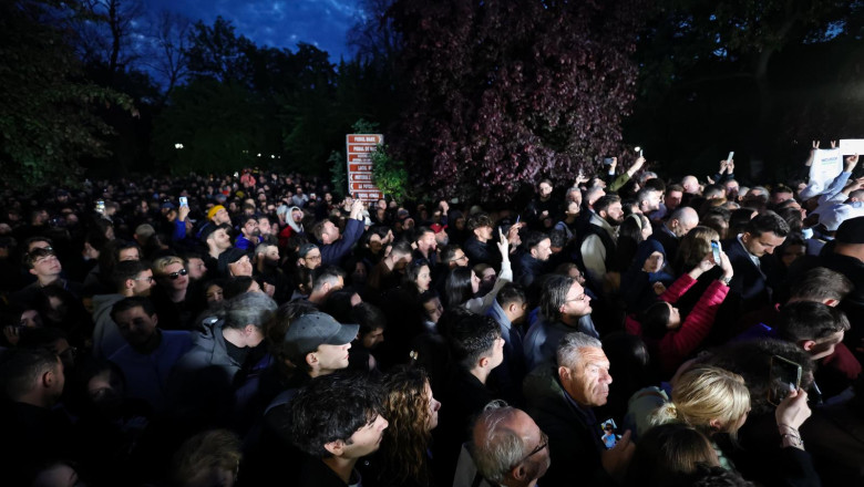 sute de oameni au iesit in centrul capitalei pentru a sarbatori victoria lui nicusor dan la alegerile prezidentiale 682a40801feff