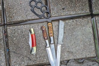 un barbat a fost gasit cu cutite un briceag si un box la protestul din piata constitutiei cerut de george simion 68348ad07c1e9