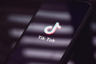 un barbat din bucuresti e anchetat dupa ce a instigat pe tiktok la o noua revolutie planul era de a i aresta pe toti din guvern 682afe56ec0c0