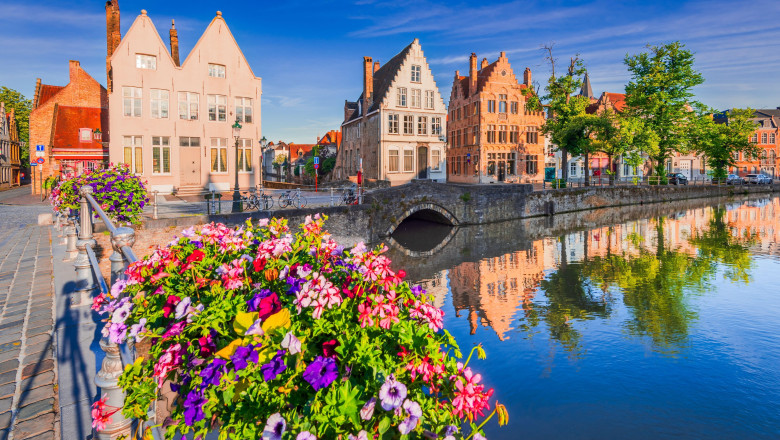 un oras european le cere turistilor sa nu mai fure pavajele de pe strazile istorice pur si simplu cerem respect 6831d77926352