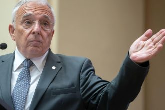 video avertisment de la bnr mugur isarescu anunta ca vin scumpiri nu va fi usor problema este finantarea deficitului bugetar 682c5f0530f20