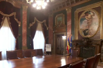 video cladirea bnr din centrul capitalei si a deschis portile publicului oamenii au putut atinge si un lingou de aur de 13 milioane de euro 683accd0ebd2e