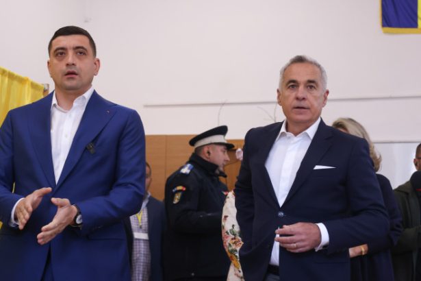 video explicatiile politiei dupa ce george simion si calin georgescu au fost dati afara din sectia de votare 682998ee6c577