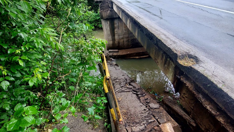video furtunile fac ravagii un barbat a murit dupa ce a fost lovit de fulger in maramures un pod s a surpat traficul e inchis 68318a0f5c6ce
