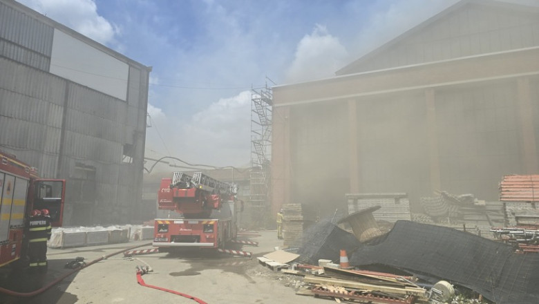video incendiu la o structura din sectorul 3 al capitalei lipita de hala laminor mesaj ro alert din cauza degajarilor de fum 682b1497e616d