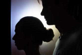 video m a lovit de pereti la fiecare 10 secunde in romania o femeie este batuta de partenerul ei marturia uneia dintre victime 6826f84e79ed5