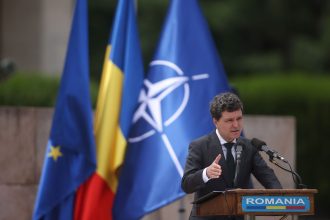 video nicusor dan de ziua eroilor unitatea nu inseamna sa gandim la fel ci sa ne asumam impreuna directia unei romanii europene 68383cd1e54be