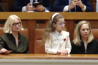 video nicusor dan despre ziua investirii sale ca presedinte fetita a spus ca s a plictisit la discurs 683570ccb0035